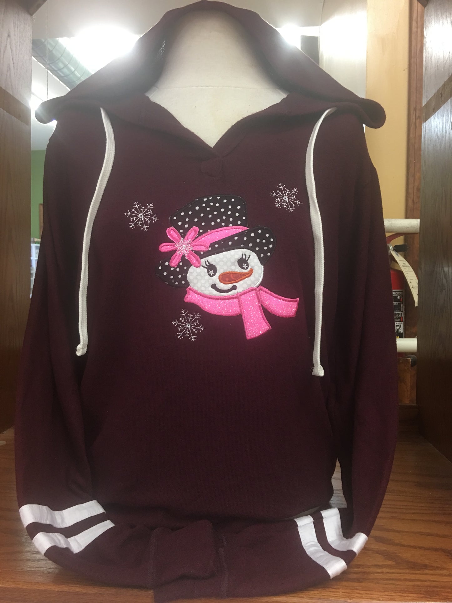 Pullover Hoodie White Ties Burgundy Snowman SM-4X